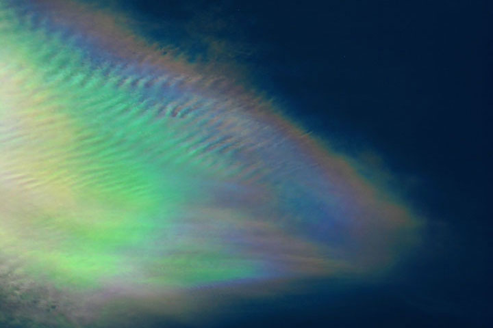 Iridescence in a wave cloud